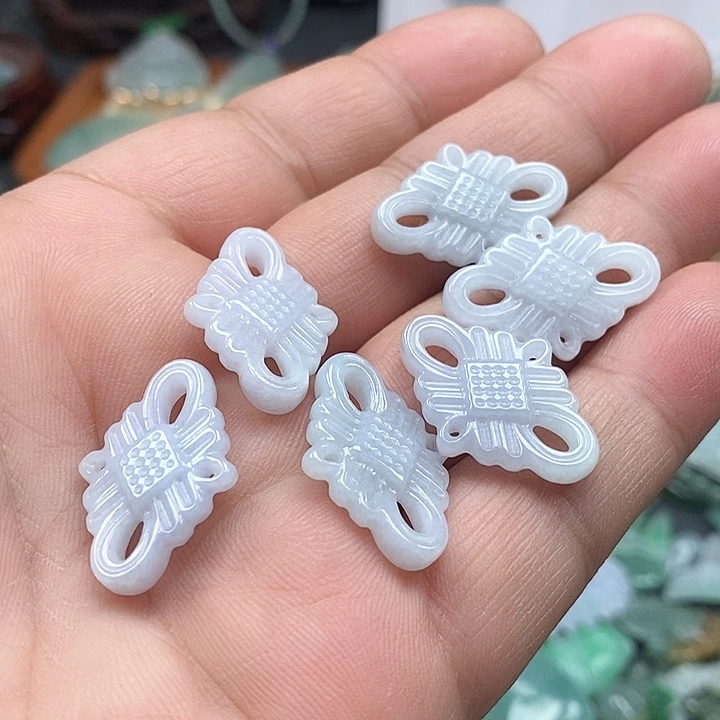 吊坠(不含链)未镶嵌翡翠一个30