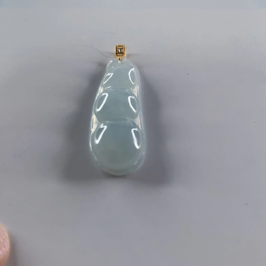 翡翠未镶嵌颈饰豆子