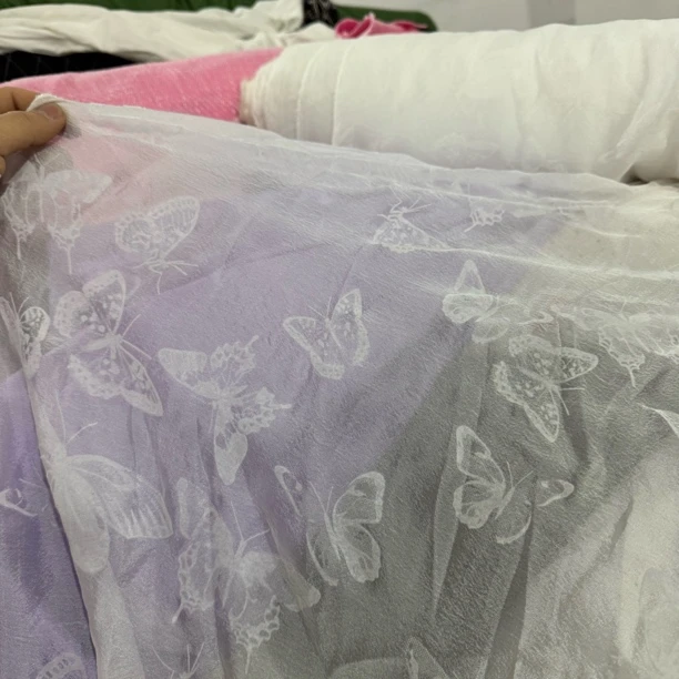 73  仙气飘飘的立体植绒蝴蝶天丝纱面料4米价