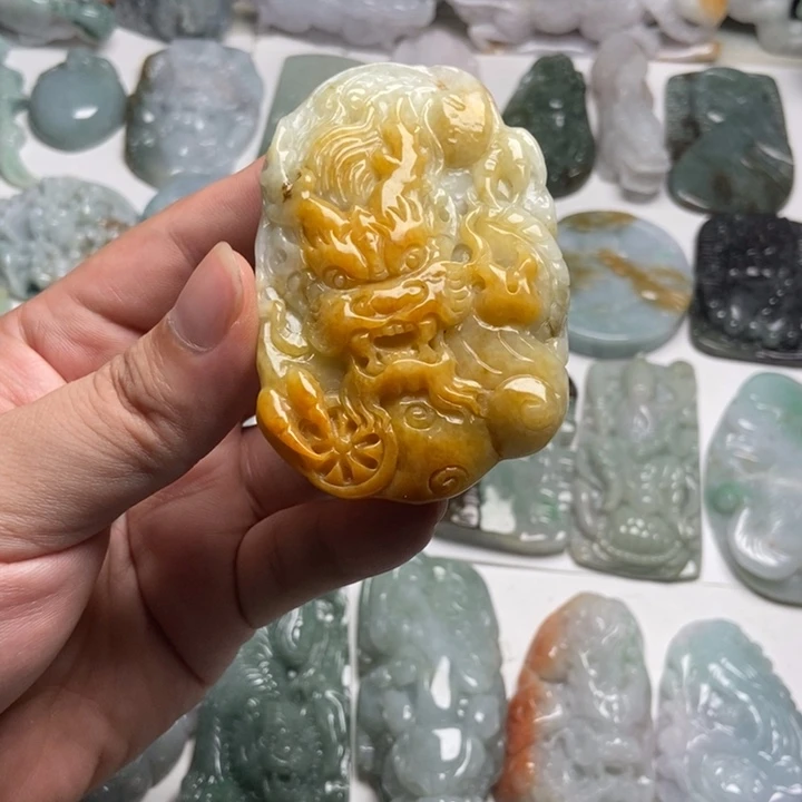 翡翠未镶嵌颈饰龙牌43