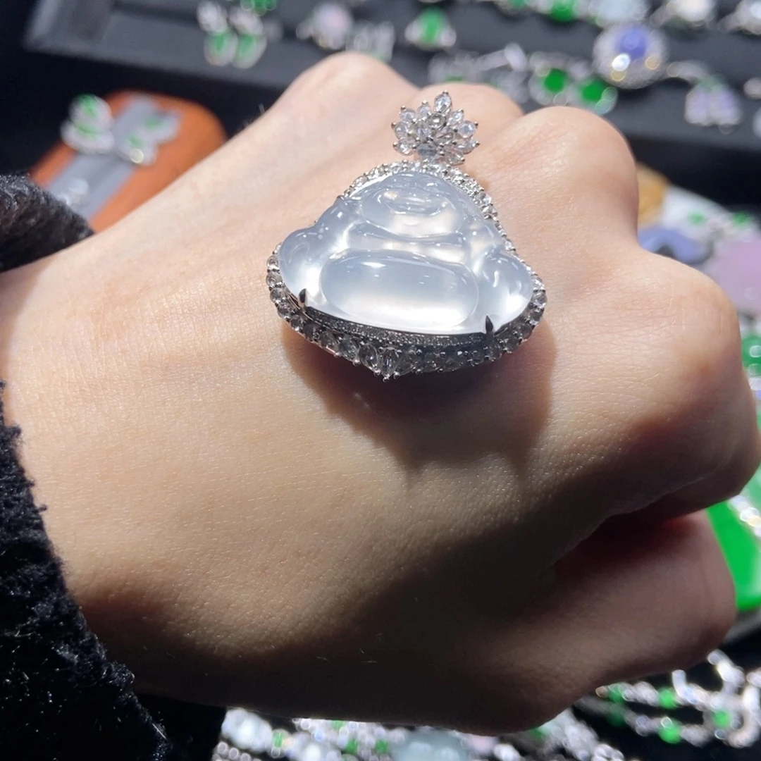 翡翠套链18K金镶嵌吊坠