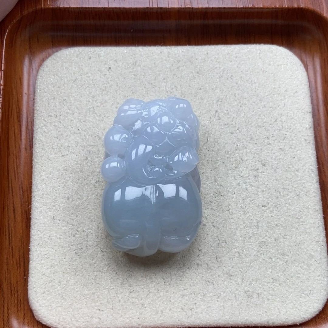 翡翠未镶嵌颈饰如意貔貅