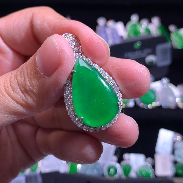 【闪购商品】颈饰银S925镶嵌翡翠