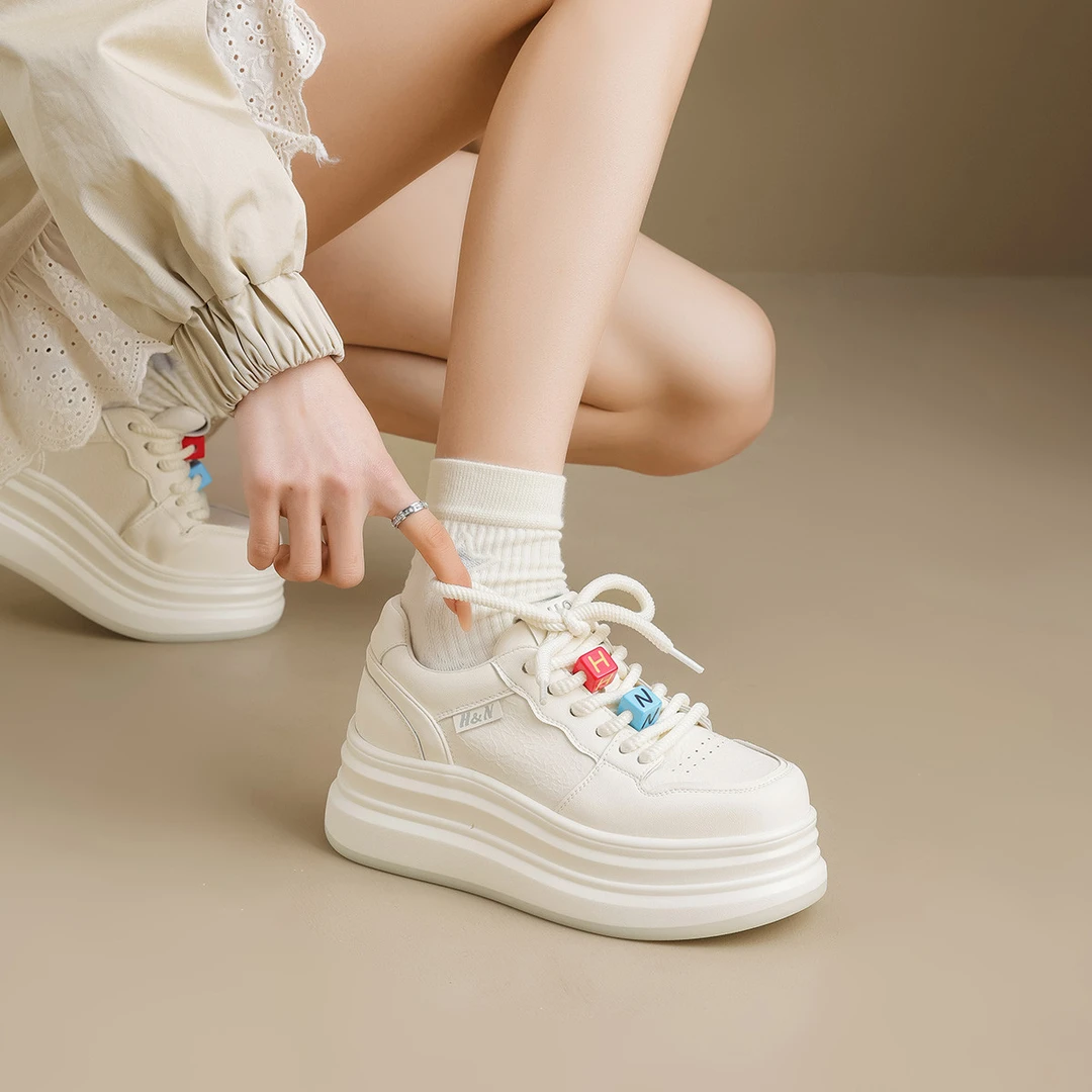 华耐厚底潮流小白鞋女2025春季爆款百搭休闲时尚增高舒适轻便板鞋