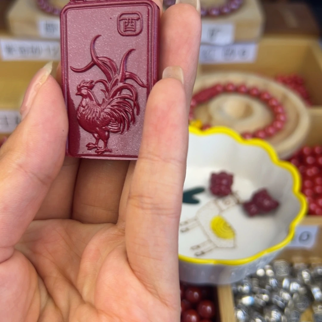 .****朱砂红的颜色是一种非常漂亮
