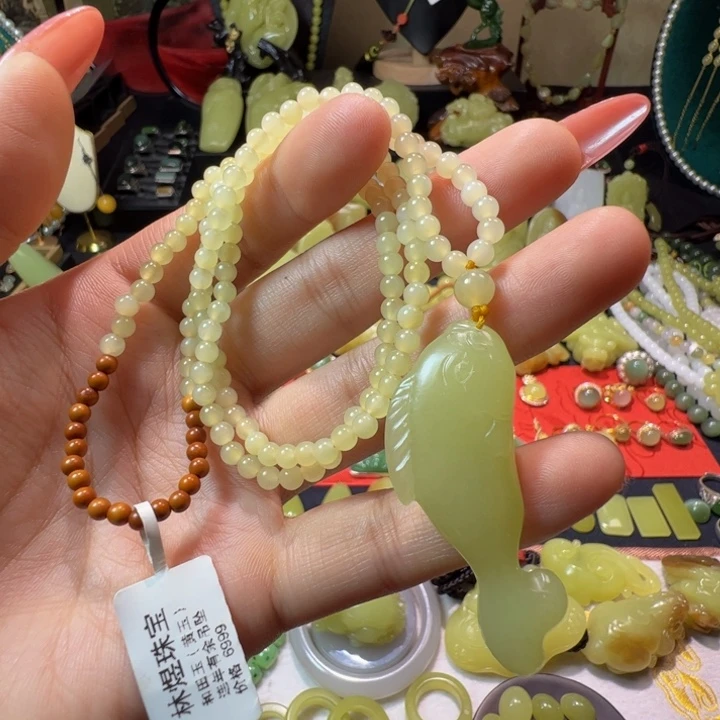 和田玉（黄玉）颈饰未镶嵌