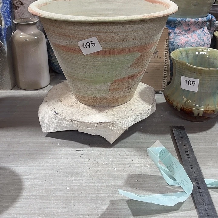 摆件陶高21，内口27，有孔495