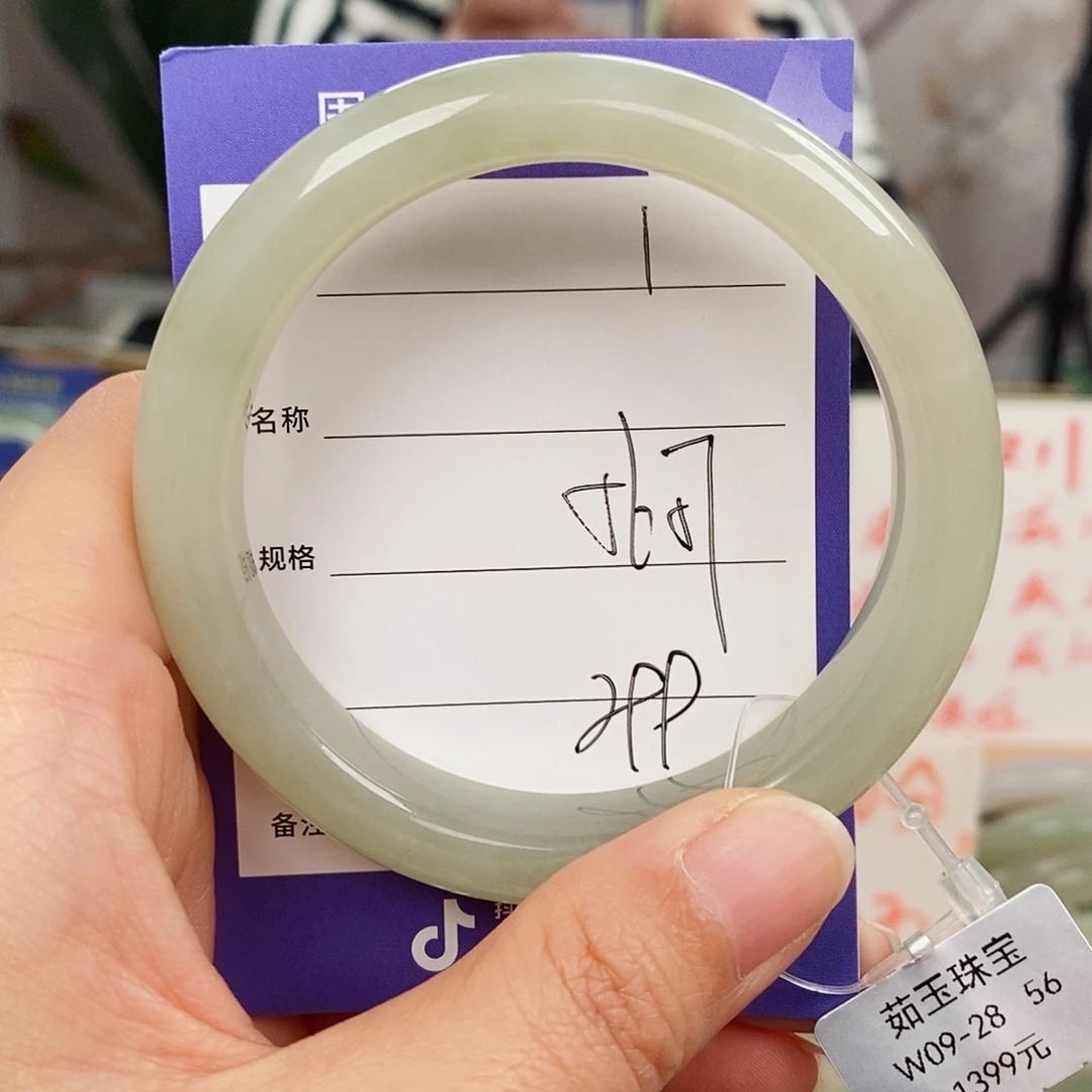 和田玉未镶嵌手镯微色差1