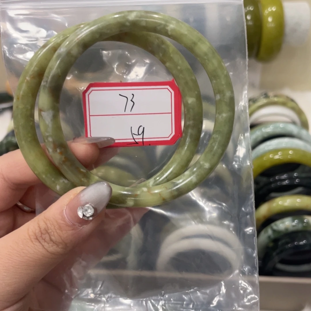 蛇纹石玉手镯未镶嵌