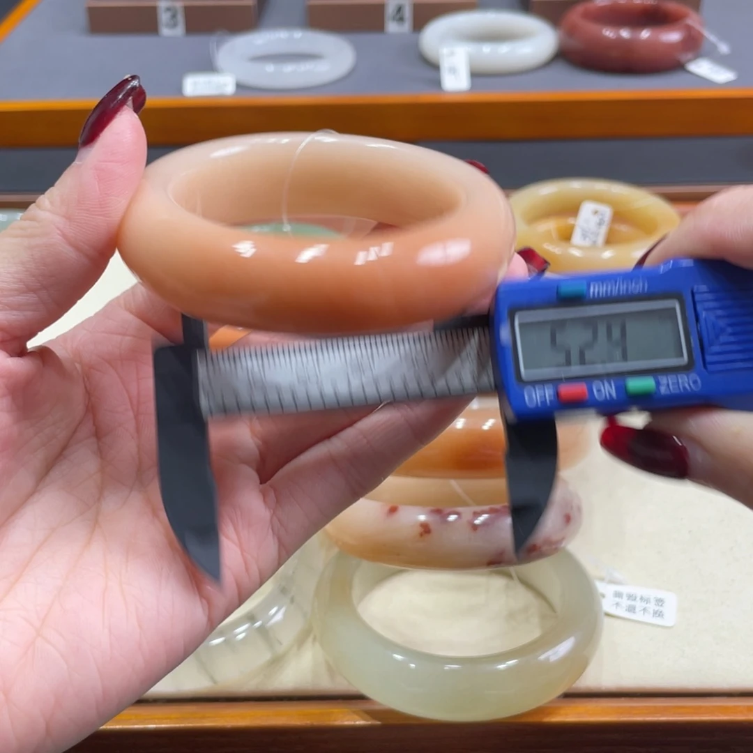 未镶嵌手镯石英质玉