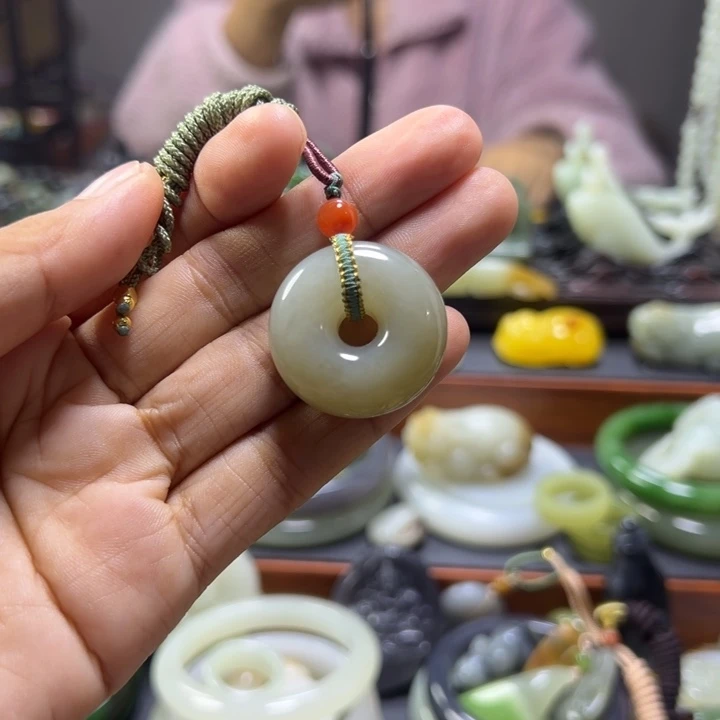 颈饰未镶嵌和田玉