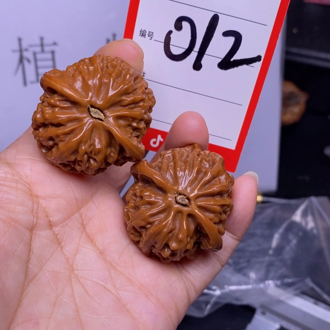 文玩核桃把件012，38宫灯