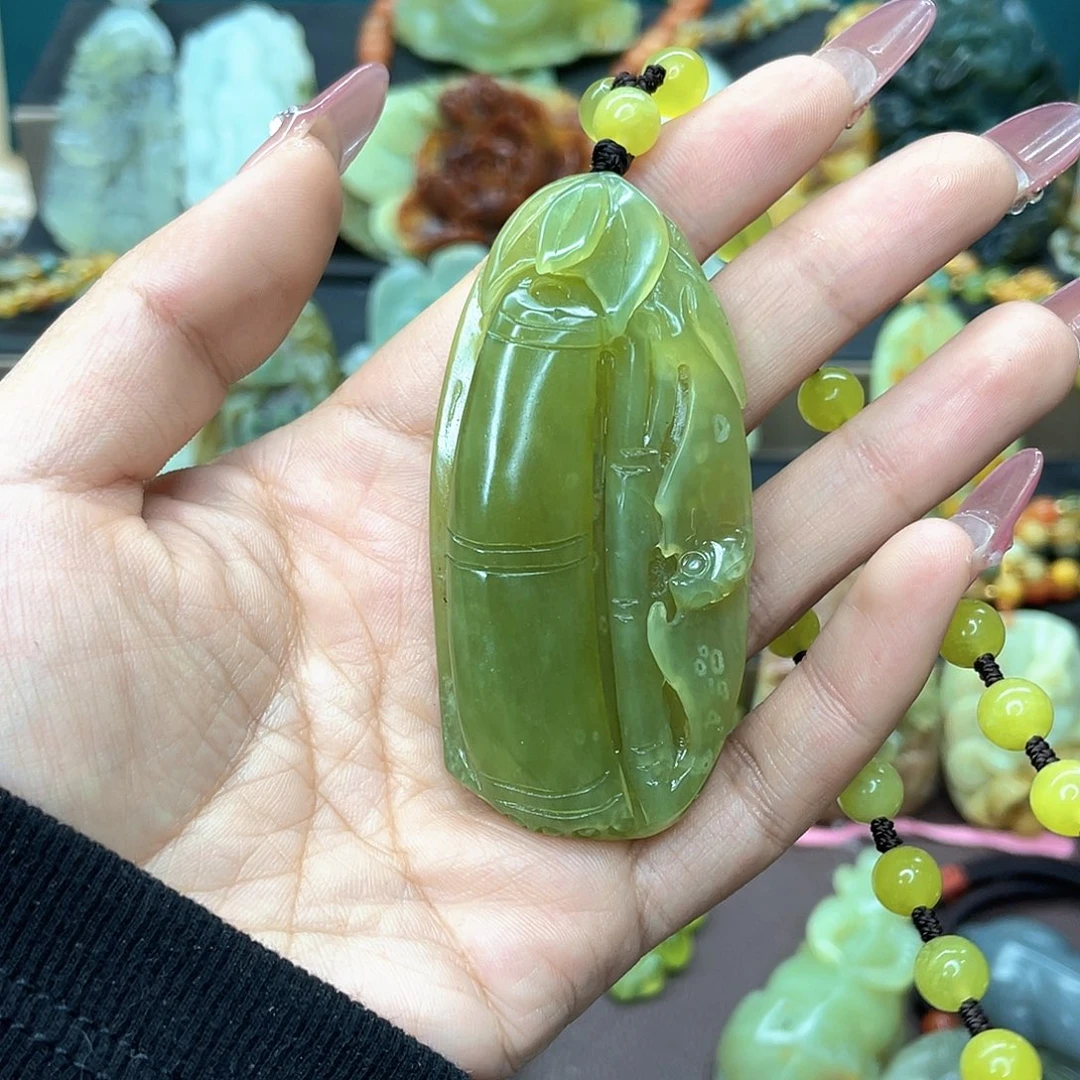 蛇纹石玉颈饰未镶嵌