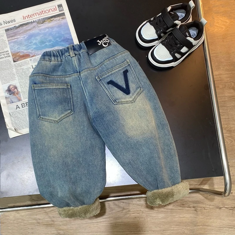 【小鹿家】B88冬季儿童新款后袋V字母糕糕绒牛仔裤