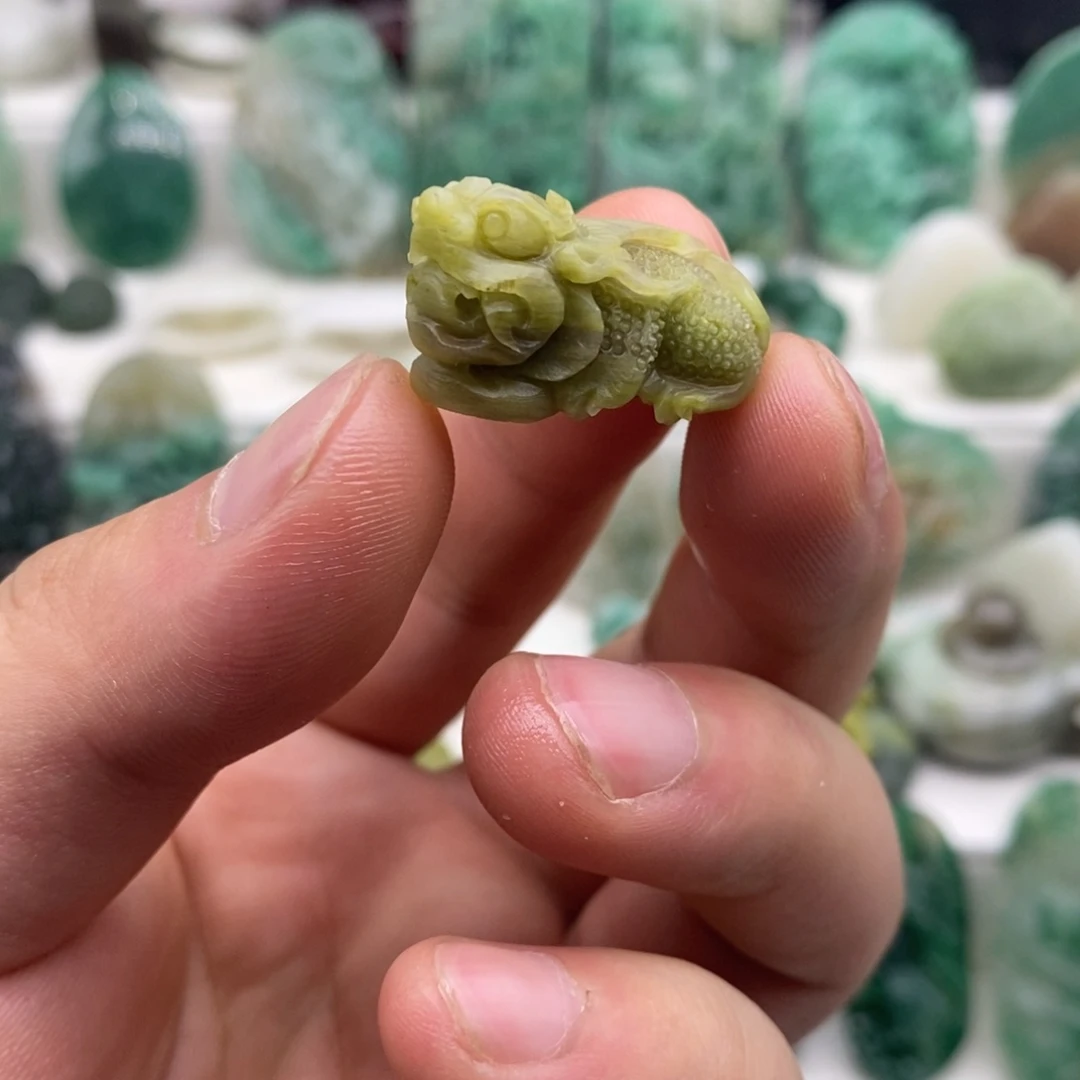 独山玉未镶嵌颈饰