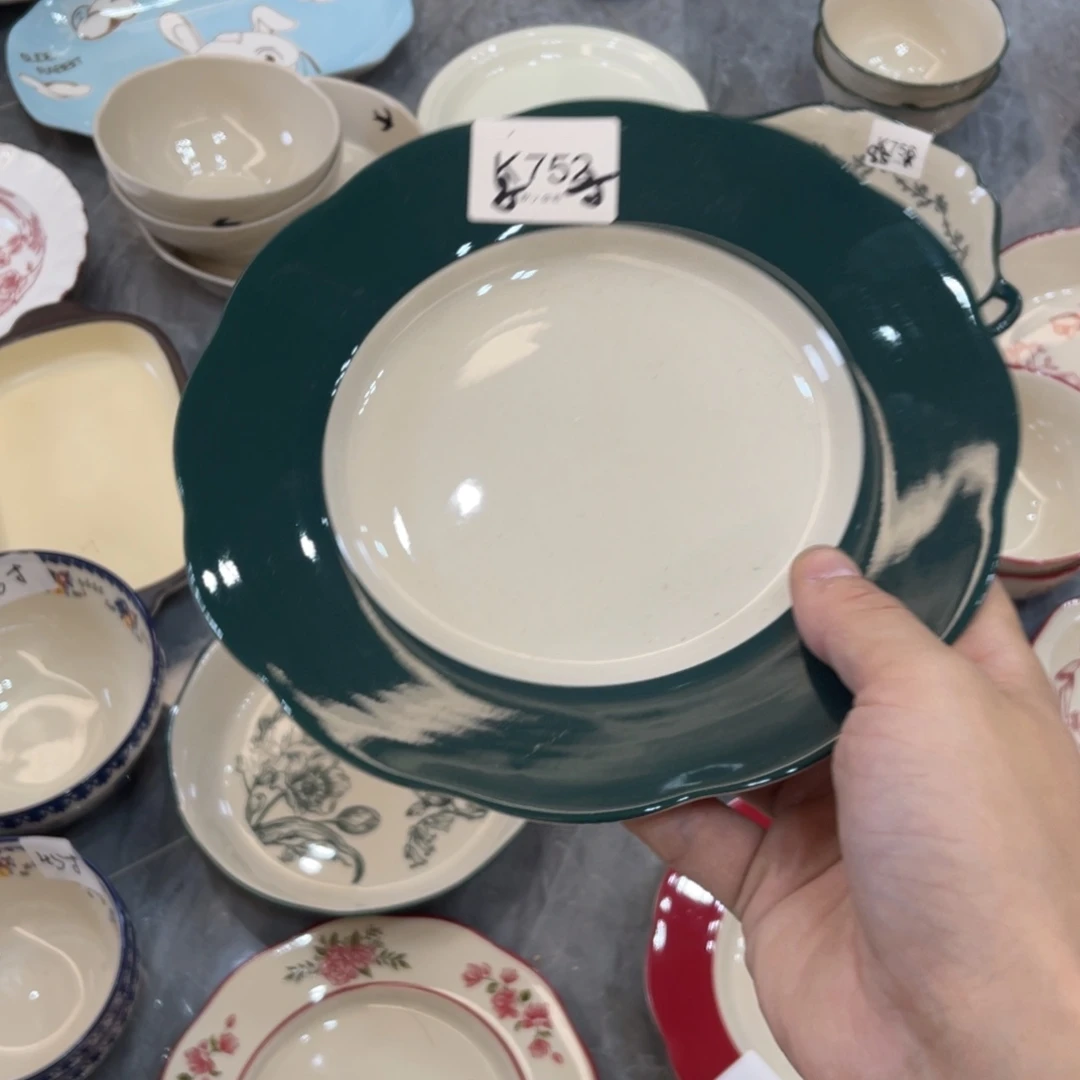陶瓷微瑕餐具介意勿拍，满18飞！