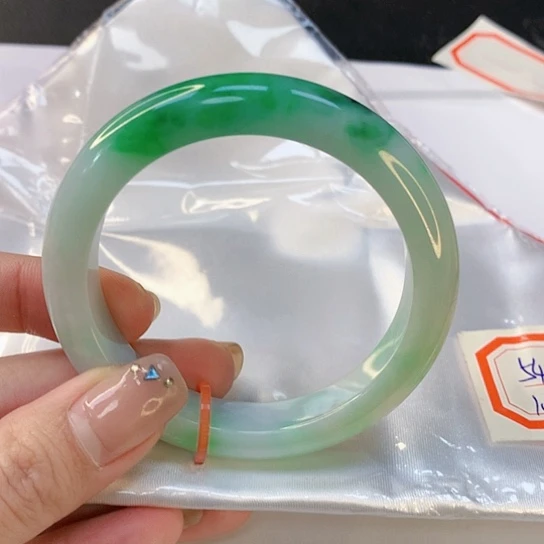 翡翠手镯未镶嵌天然翡翠A货112