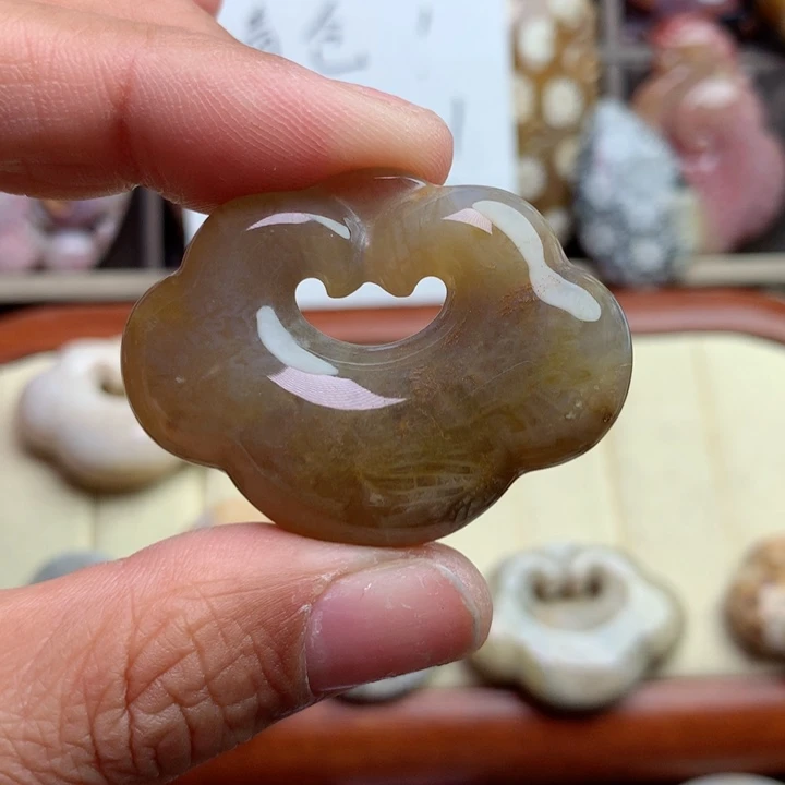 硅化珊瑚（珊瑚玉）颈饰未镶嵌