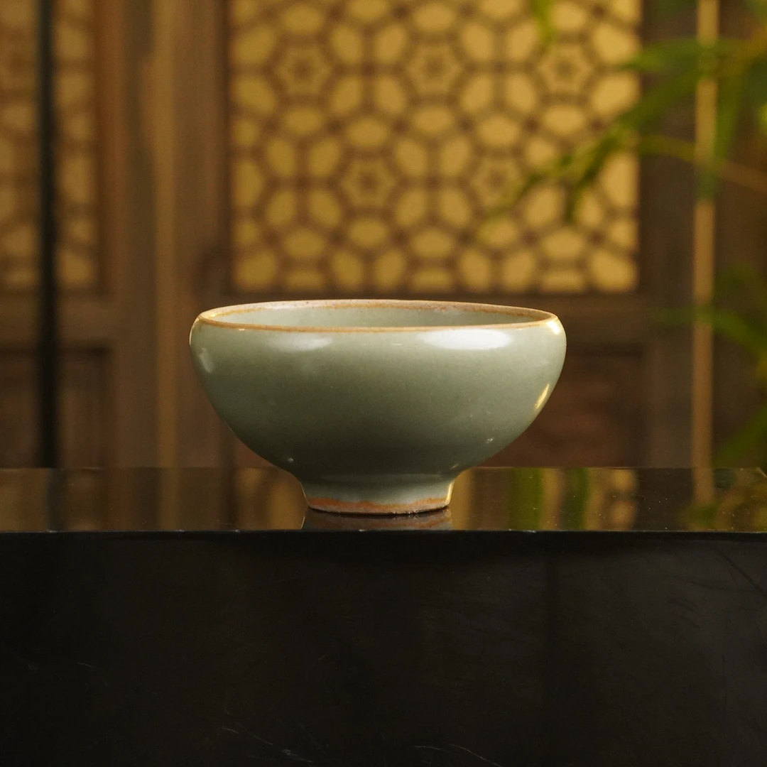 青Y芒口盏（高4.5cm口径8cm）