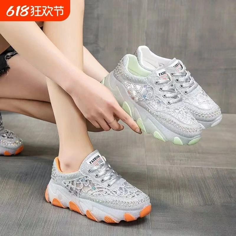 果冻老爹鞋女2025年流行的春夏薄款透气镂空水钻软底休闲鞋8828