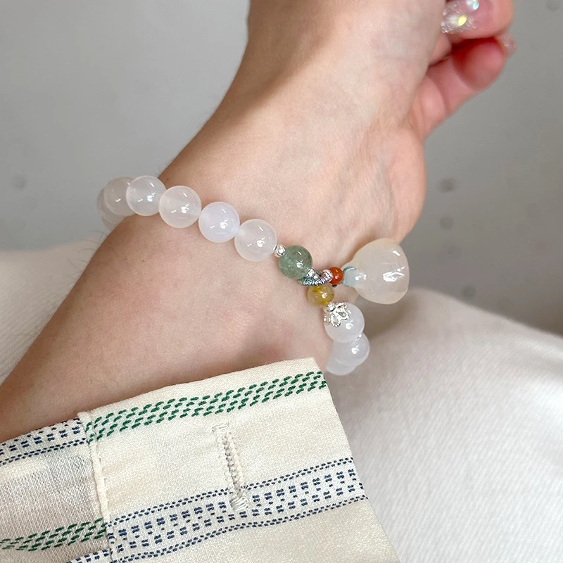 天然白玉髓和田玉莲蓬弹力手串高级百搭轻松