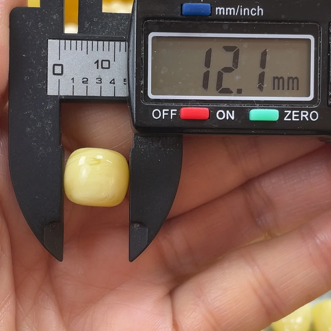 蜜蜡未镶嵌裸石23杂
