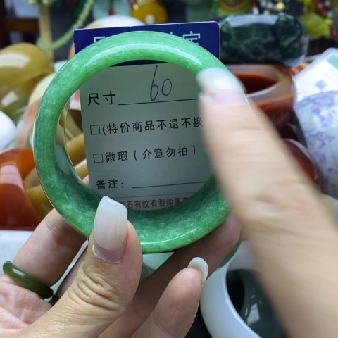 未镶嵌手镯石英质玉
