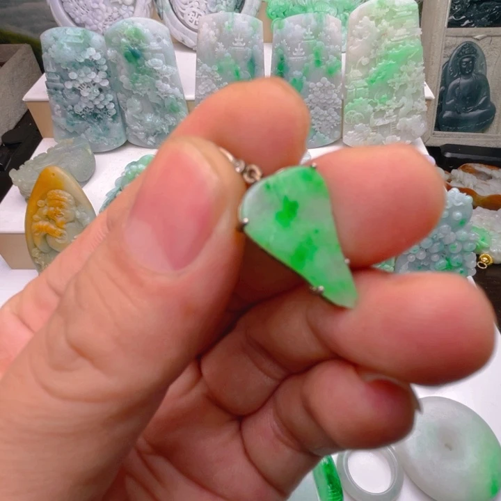 翡翠未镶嵌颈饰翡翠