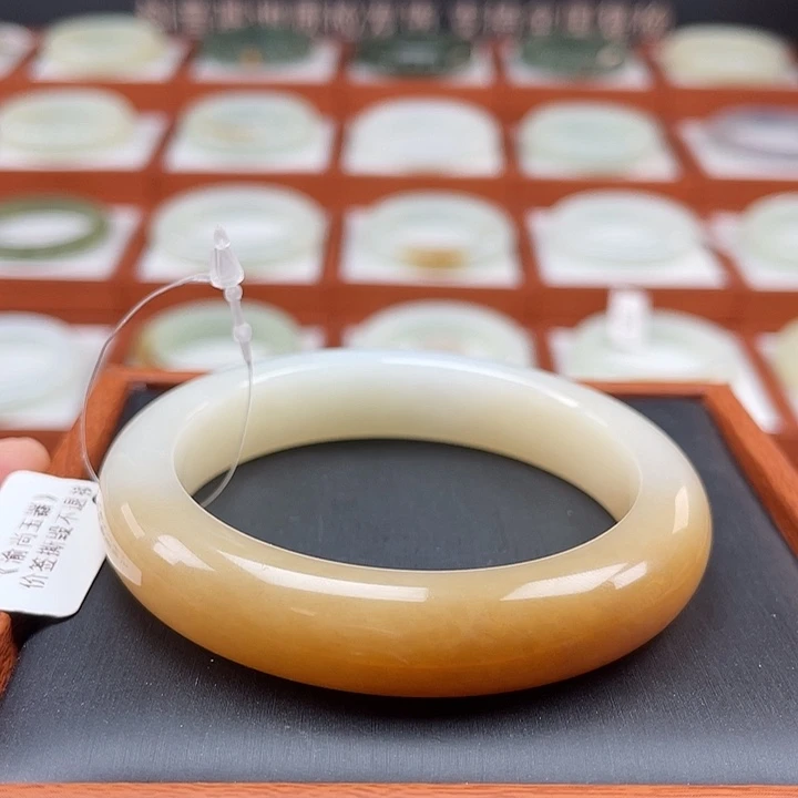 和田玉手镯未镶嵌糖白羊脂级别