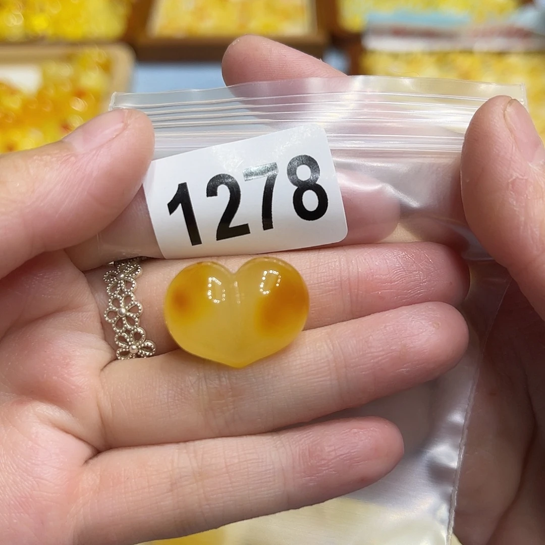 琥珀未镶嵌颈饰蜜蜡