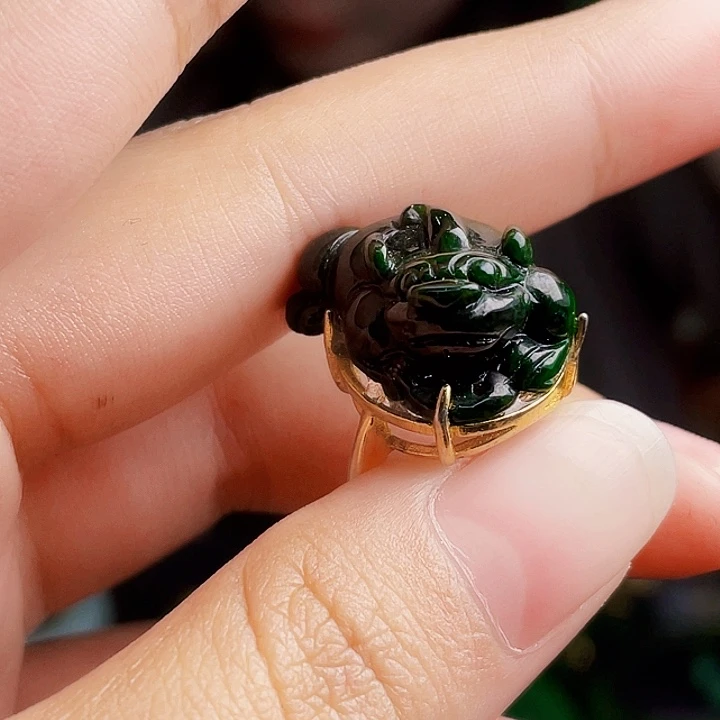 翡翠未镶嵌颈饰多样性