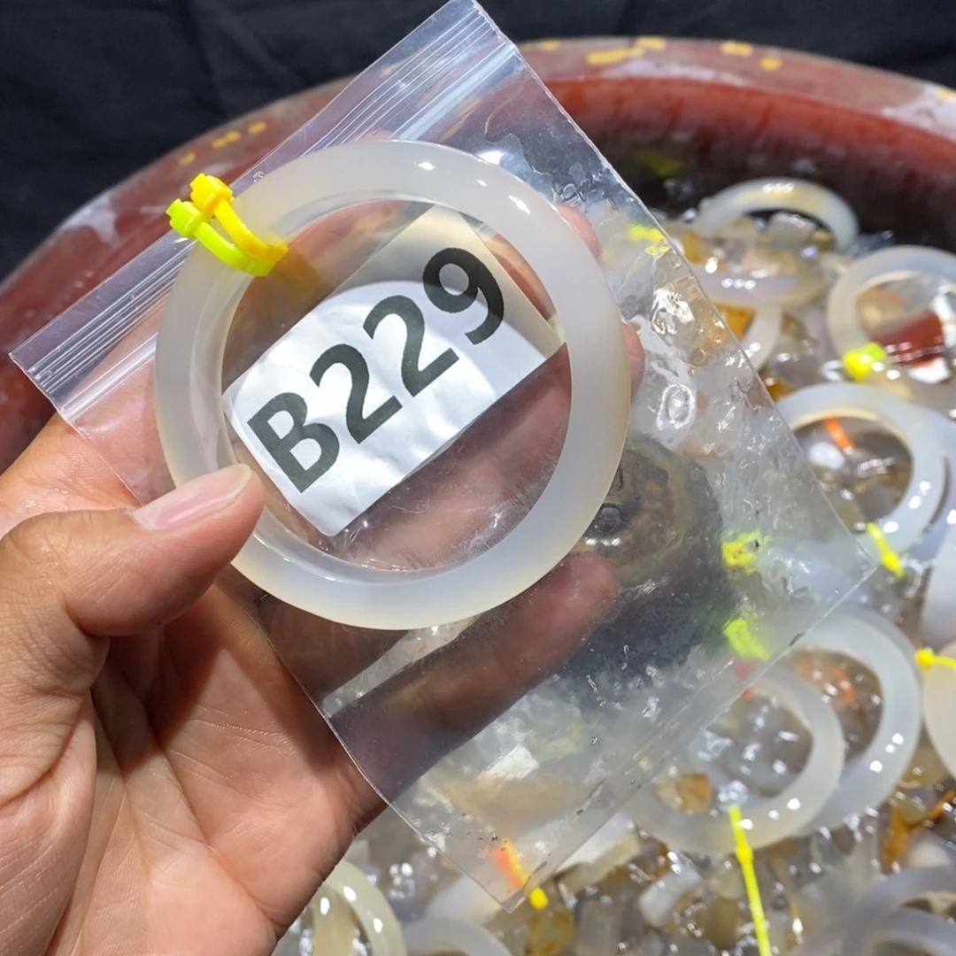 i***o玛瑙/玉髓未镶嵌手镯