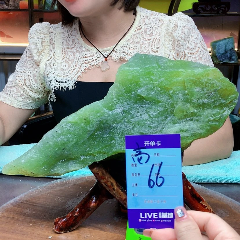 【闪购商品】蛇纹石玉未镶嵌原石随***i