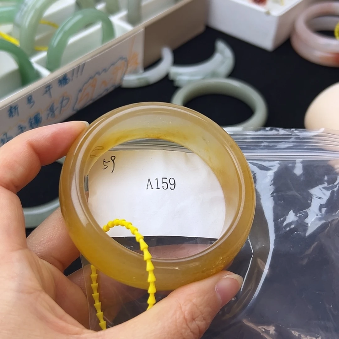 石英质玉未镶嵌手镯