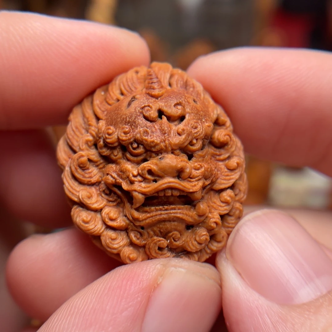 桃核雕刻貔貅双面满工