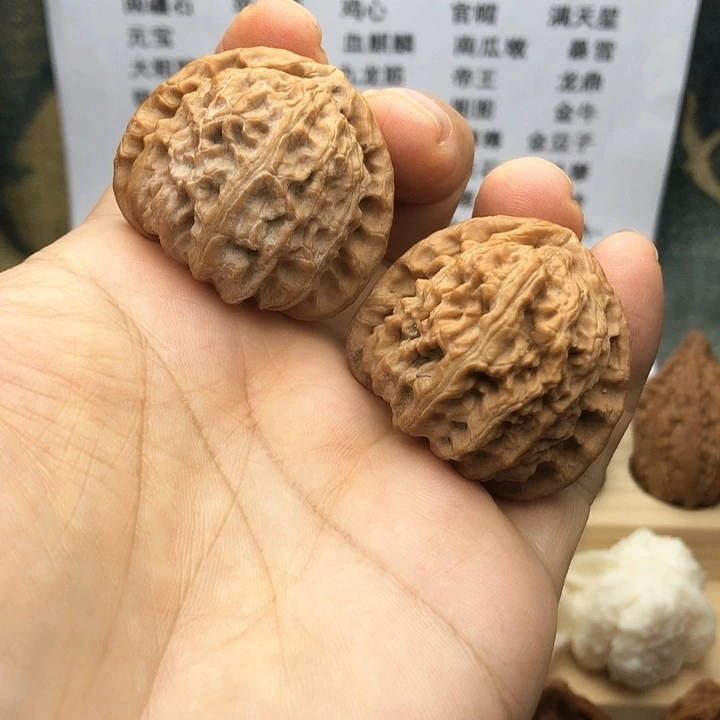 文玩核桃把件@*东三角白，边39，有虚尖