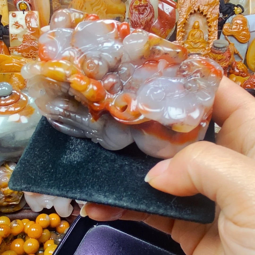 未镶嵌石英质玉（黄龙玉）颈饰