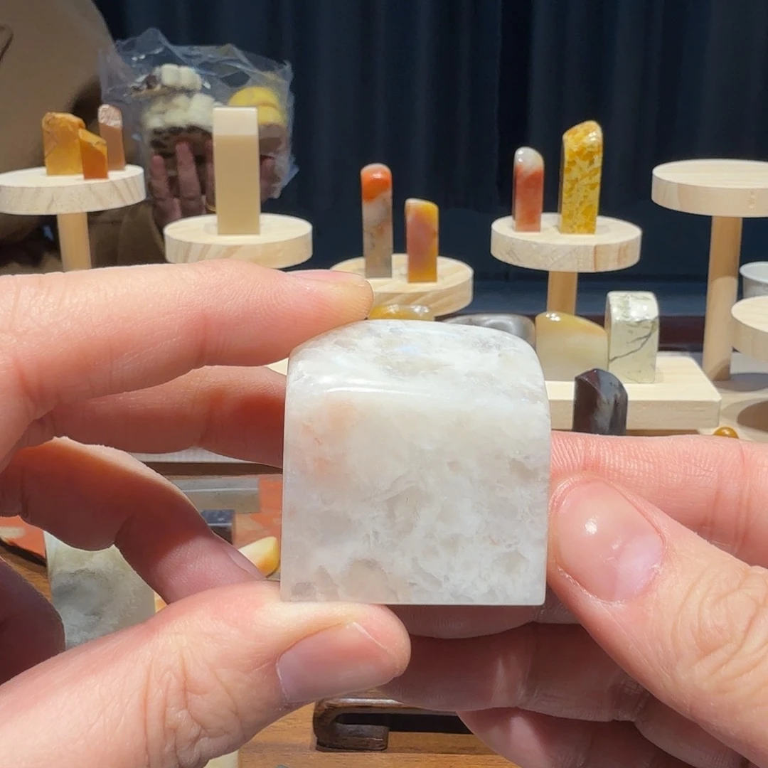 寿山石蜜**尼脱蛋四股四（高山）