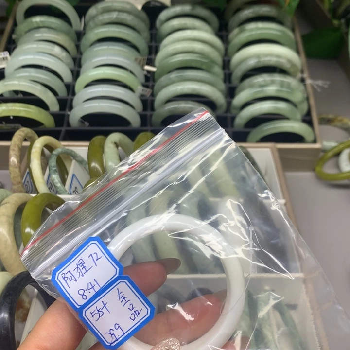 蛇纹石玉未镶嵌手镯72