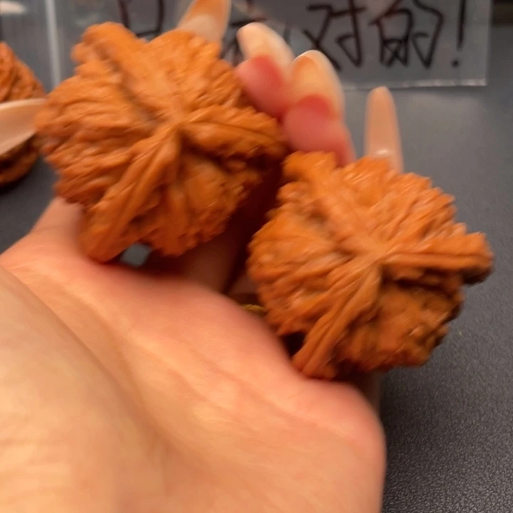 ****࿐文玩核桃吊坠白狮子