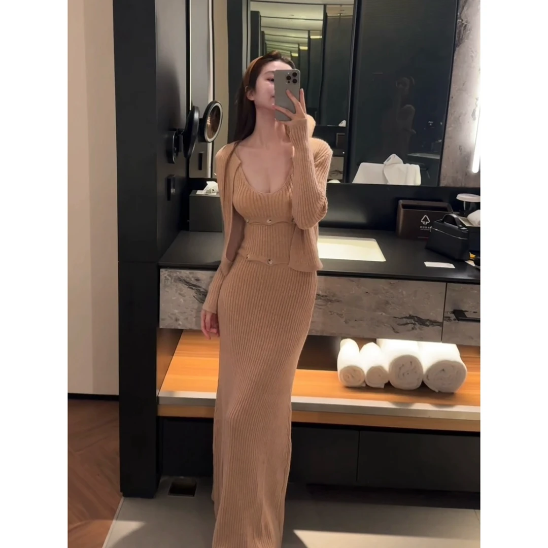 喵喵 慵懒短款开衫外套女多穿针织吊带背心连衣裙套装女 A54