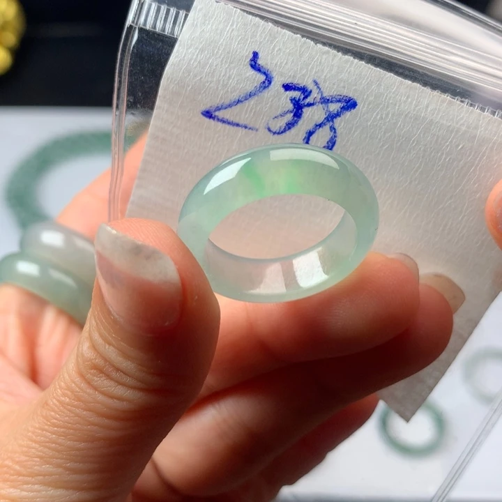 枫****定制翡翠未镶嵌戒圈