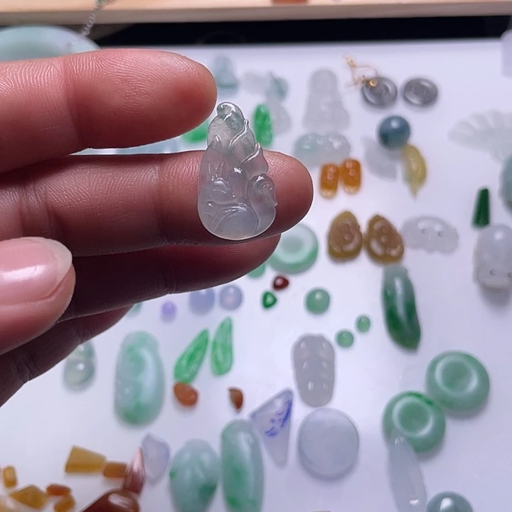 定制翡翠未镶嵌高冰九尾狐