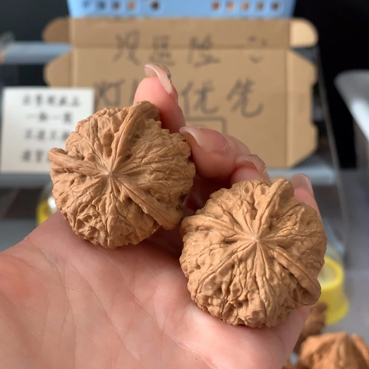喵***喵吊坠文玩核桃异形单只，有瑕疵