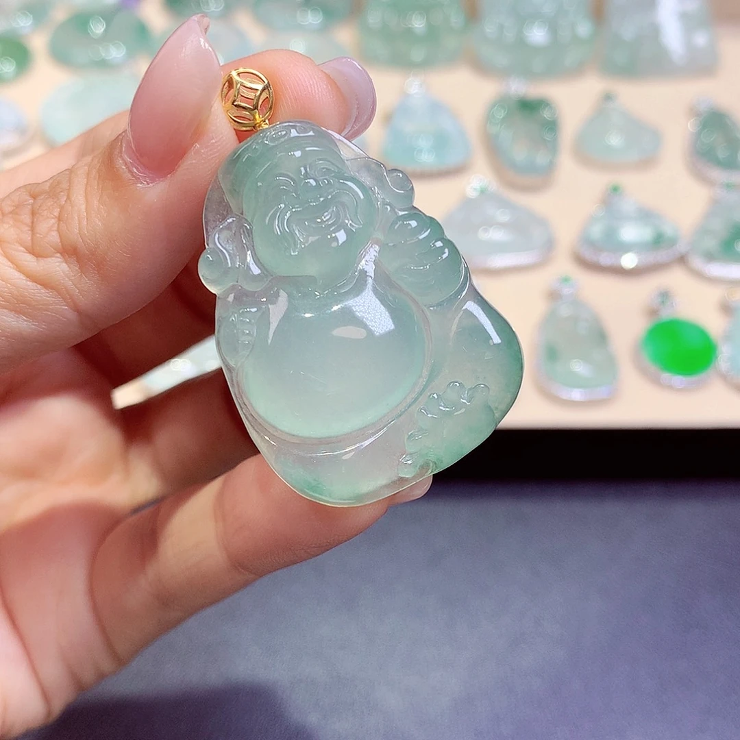 珠****颈饰18K金镶嵌翡翠翡翠