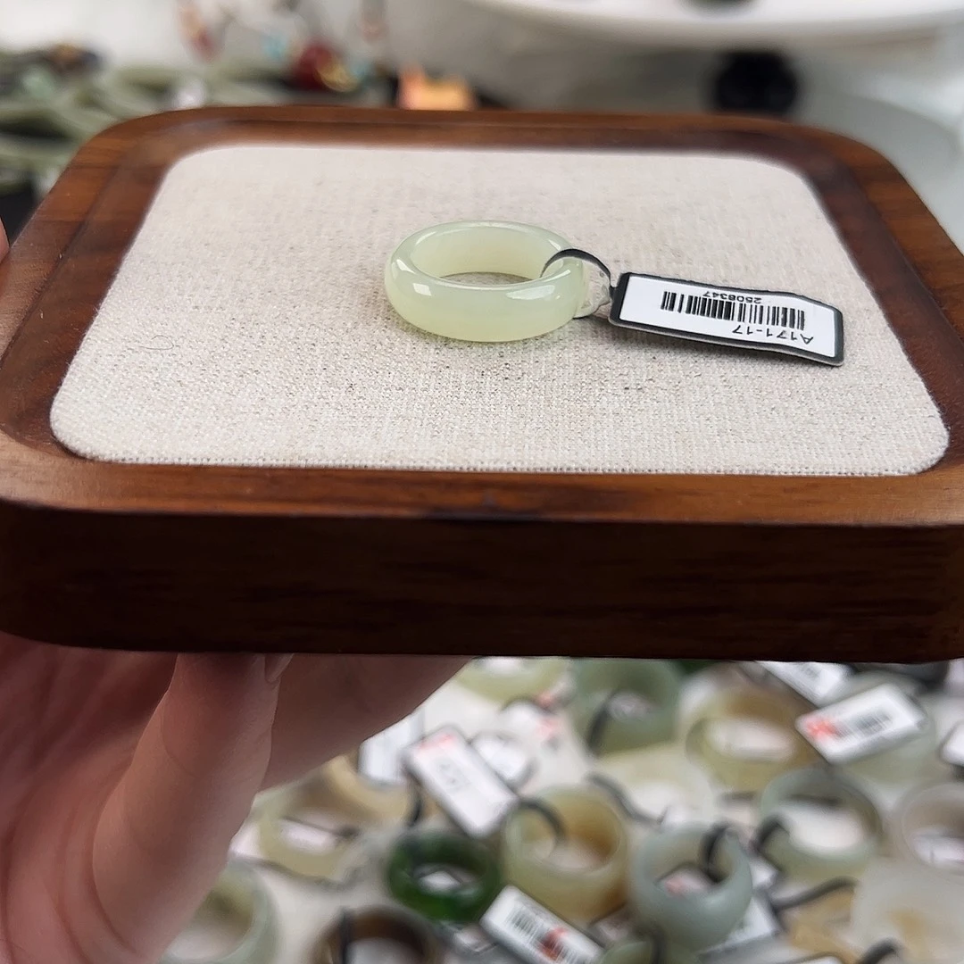 和田玉未镶嵌戒指w82浅黄轮胎15.9不退换