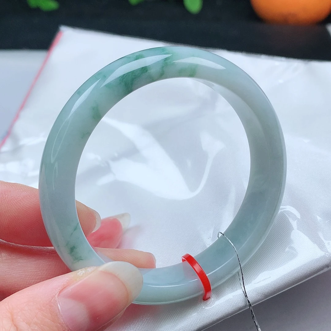 翡翠手镯未镶嵌54圈