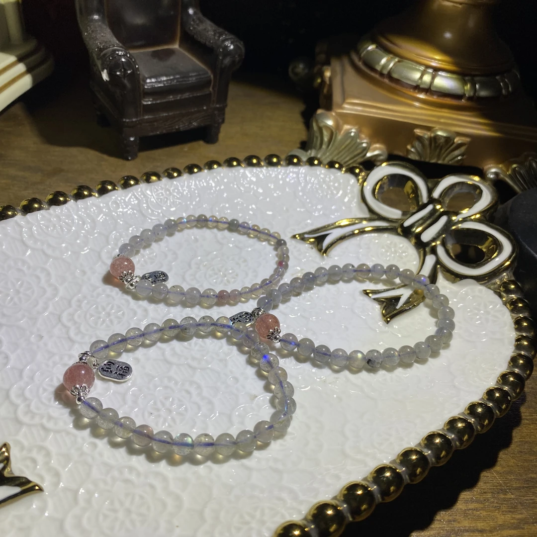 D557-天然月光石单圈搭配草莓晶手串设计款-多样性发其一