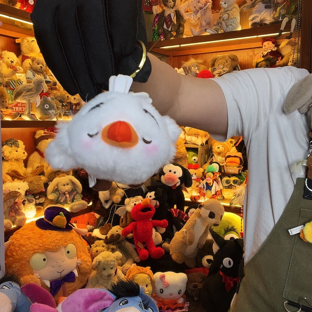 毛绒美人鱼挂件。