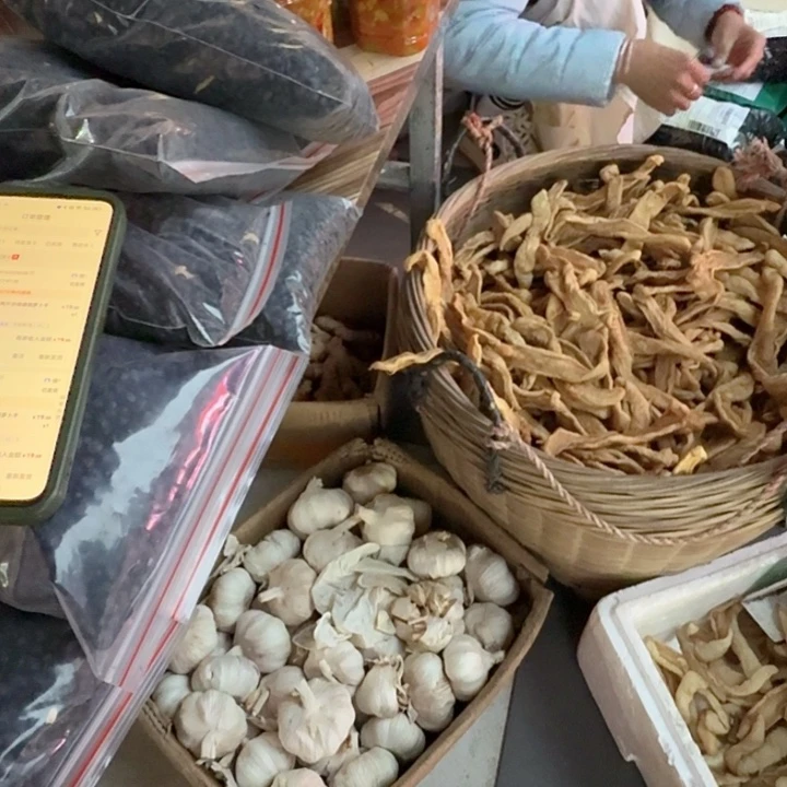 *****中国大陆两斤大蒜